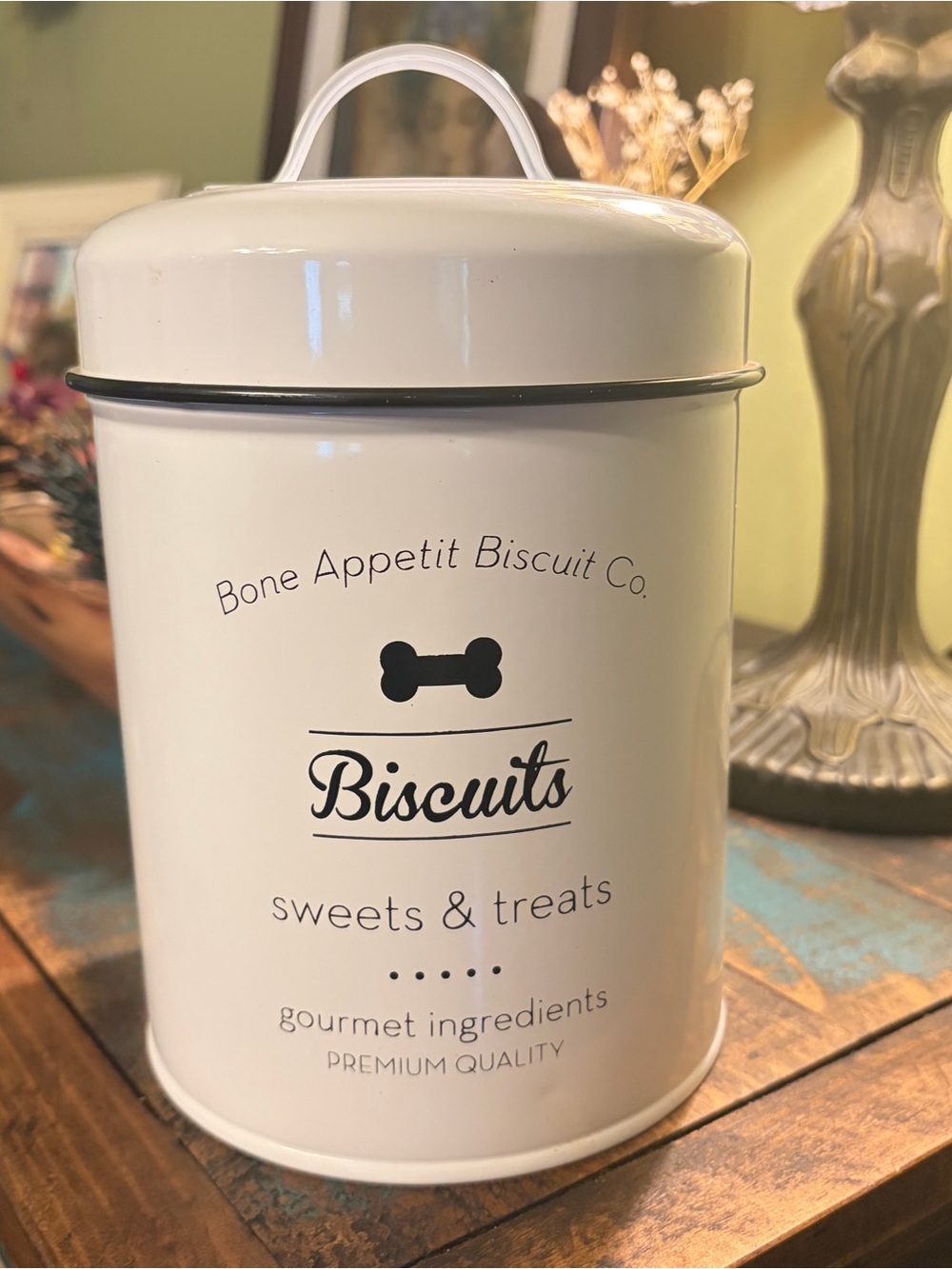 Vintage Bone Appetit Biscuit Co.White Metal Dog Treat Canister Tin